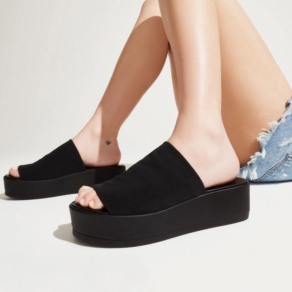 Steve Madden Slinky Black Platform Sandal